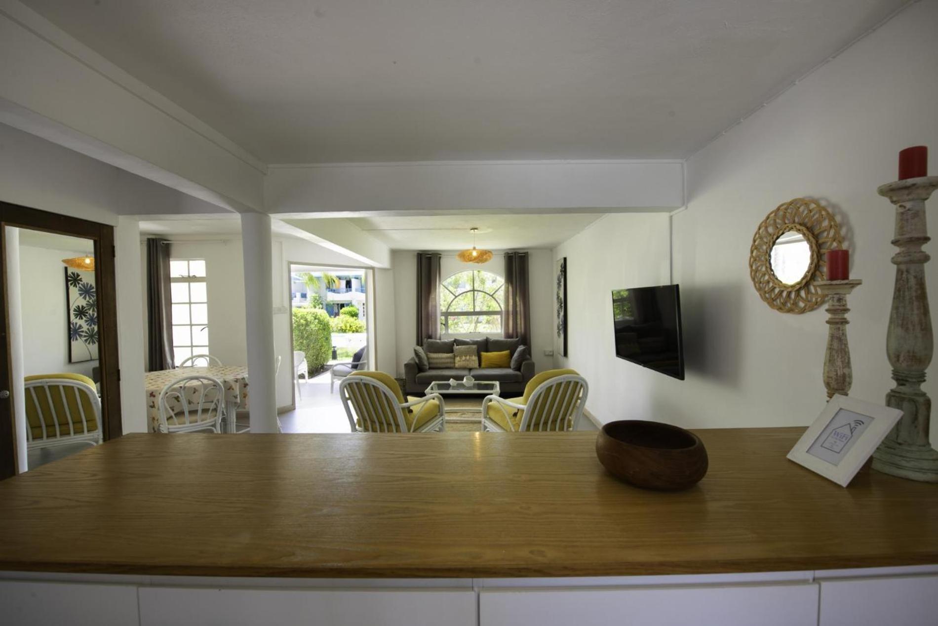Cozy Townhome Near In Heart Of *